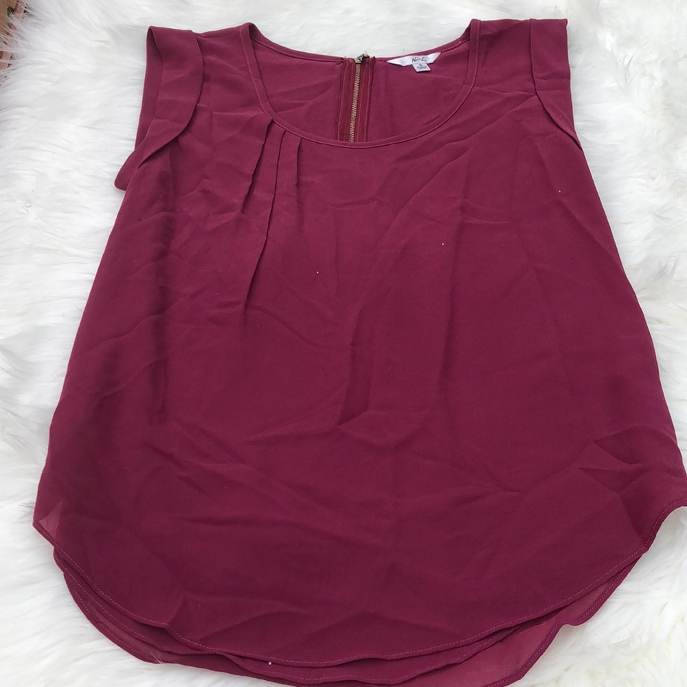 Nora    Top with cap sleeve